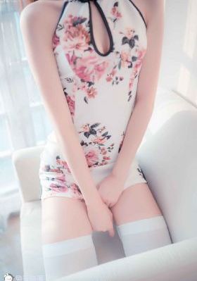 两个小婕子跟我做受hd_4K电影完整版